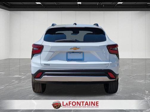 Summit White 2025 Chevrolet Trax LT
