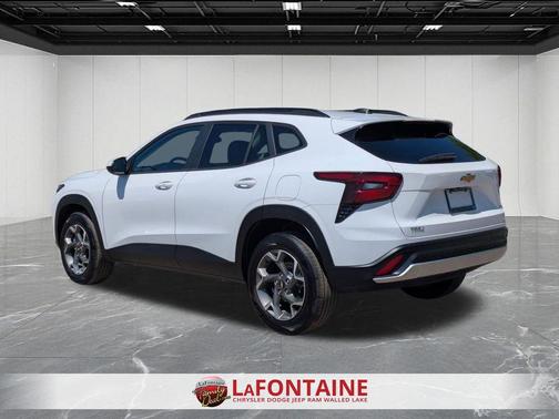 Summit White 2025 Chevrolet Trax LT