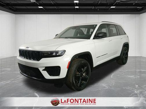 Silver Zynith 2024 Jeep Grand Cherokee Altitude