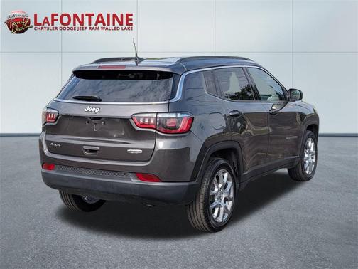 2022 Jeep Compass Latitude Lux