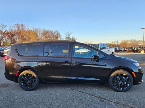 2026 Chrysler Pacifica L