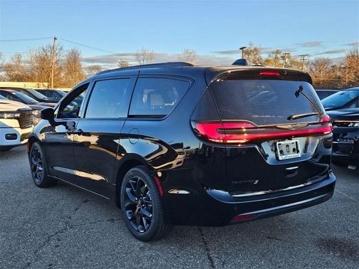 2026 Chrysler Pacifica L