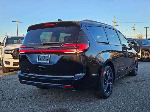 2026 Chrysler Pacifica L