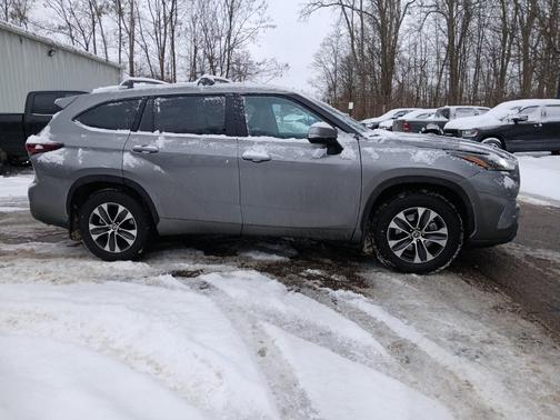 2025 Toyota Highlander XLE