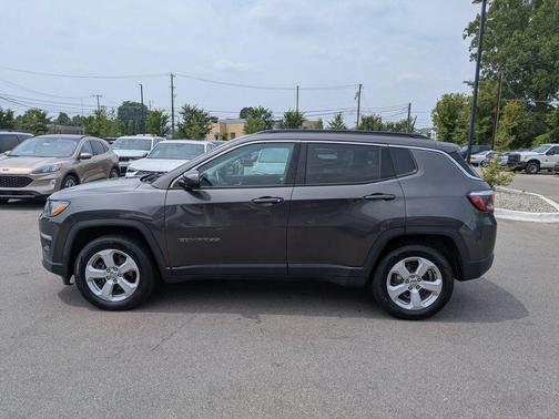 Granite Crystal Metallic Clearcoat 2018 Jeep Compass Latitude