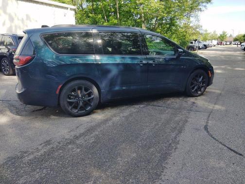 Fathom Blue Pearlcoat 2023 Chrysler Pacifica Touring L