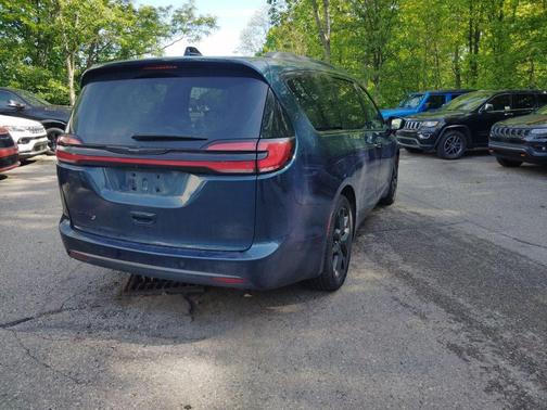 Fathom Blue Pearlcoat 2023 Chrysler Pacifica Touring L