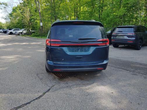 Fathom Blue Pearlcoat 2023 Chrysler Pacifica Touring L