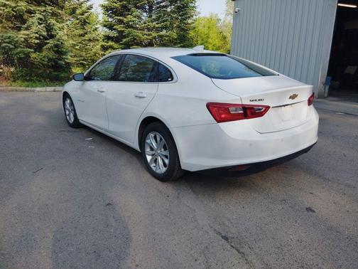 Summit White 2023 Chevrolet Malibu FWD 1LT