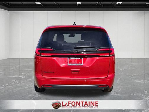 Red Hot Pearl-Coat Exterior Paint 2026 Chrysler Pacifica L