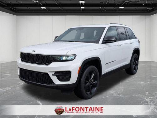 Bright White Clearcoat 2024 Jeep Grand Cherokee Altitude
