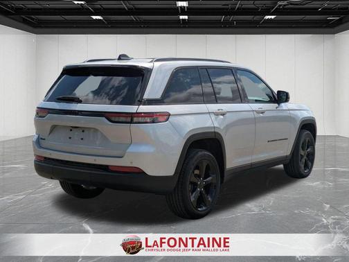 Silver Zynith 2024 Jeep Grand Cherokee Altitude