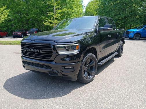 Diamond Black Crystal Pearlcoat 2019 RAM 1500 Big Horn