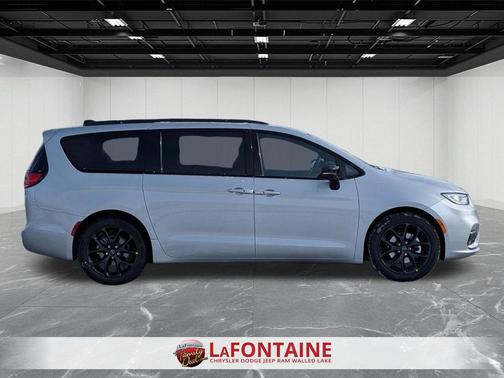 Silver Mist Clear-Coat Exterior Paint 2026 Chrysler Pacifica L