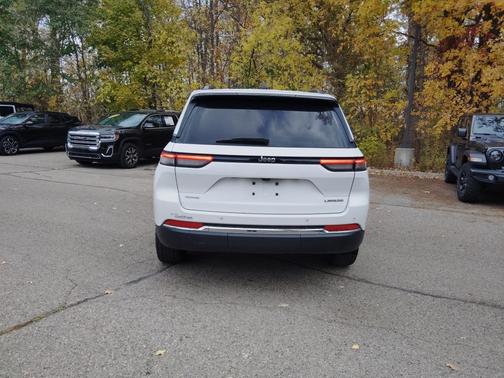 2022 Jeep Grand Cherokee Laredo
