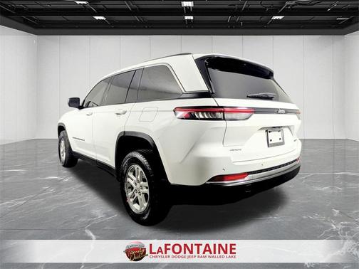 2022 Jeep Grand Cherokee Laredo