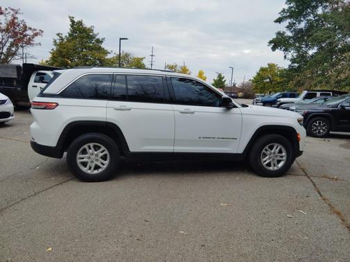 2022 Jeep Grand Cherokee Laredo