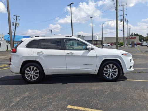2017 Jeep Cherokee Overland