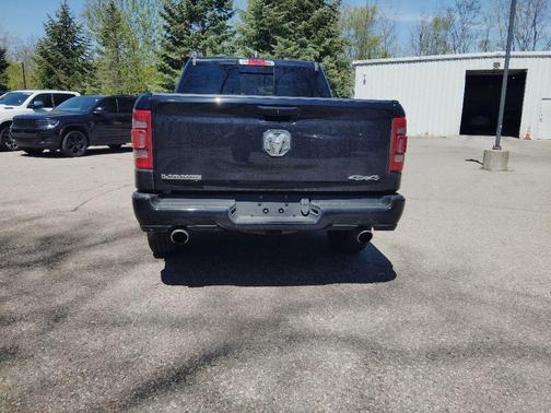 Diamond Black Crystal Pearlcoat 2023 RAM 1500 Laramie