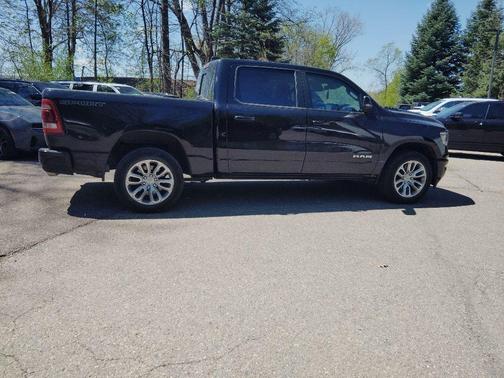 Diamond Black Crystal Pearlcoat 2023 RAM 1500 Laramie