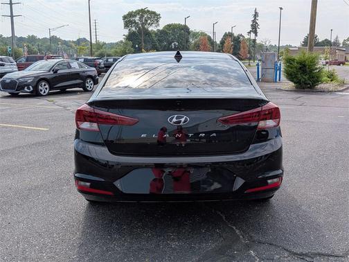 2019 Hyundai ELANTRA SEL