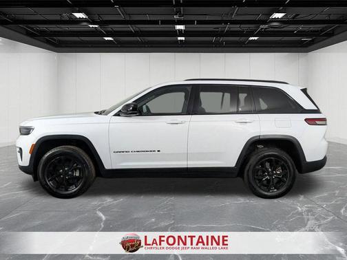 Bright White Clearcoat 2024 Jeep Grand Cherokee Altitude