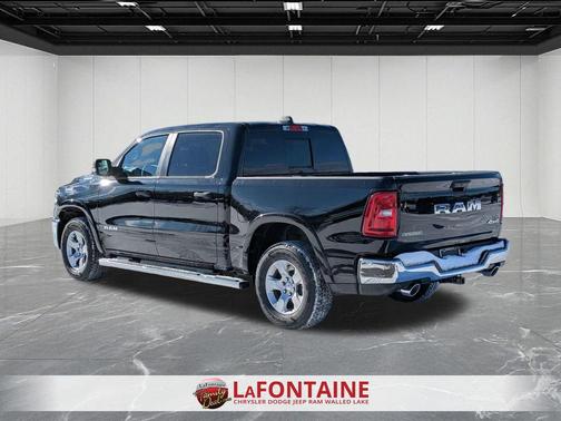 Diamond Black Crystal Pearl-Coat Exterior Paint 2026 RAM 1500 Big Horn/Lone Star