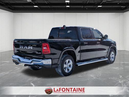 Diamond Black Crystal Pearl-Coat Exterior Paint 2026 RAM 1500 Big Horn/Lone Star