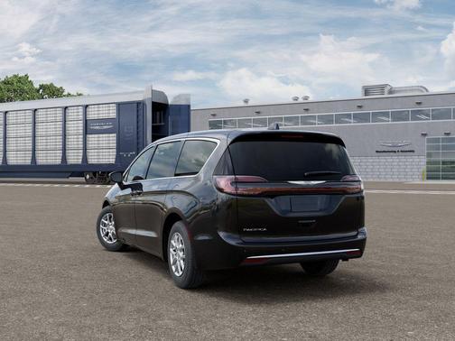 Diamond Black Crystal Pearl-Coat Exterior Paint 2026 Chrysler Pacifica L