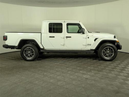 2022 Jeep Gladiator Overland