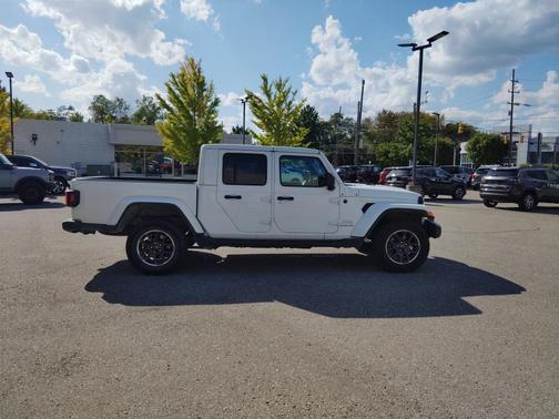 2022 Jeep Gladiator Overland
