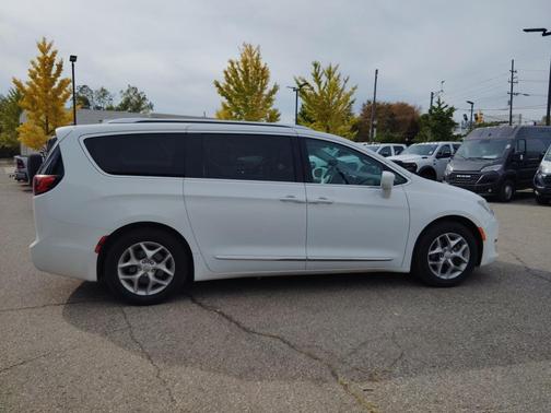 2019 Chrysler Pacifica Touring-L Plus