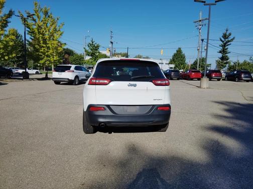 2015 Jeep Cherokee Sport