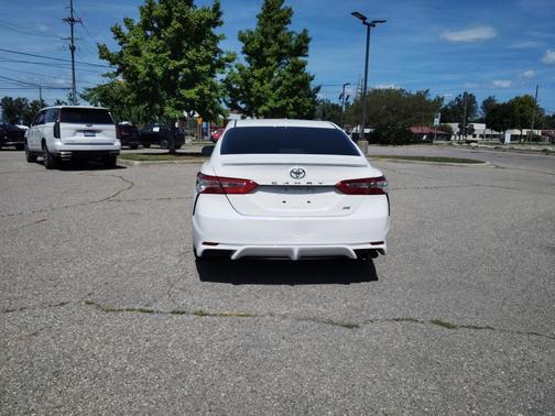 2020 Toyota Camry SE