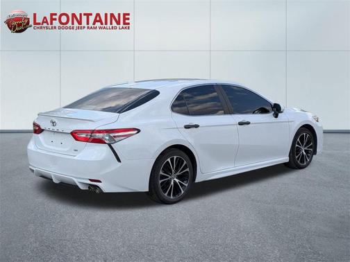 2020 Toyota Camry SE