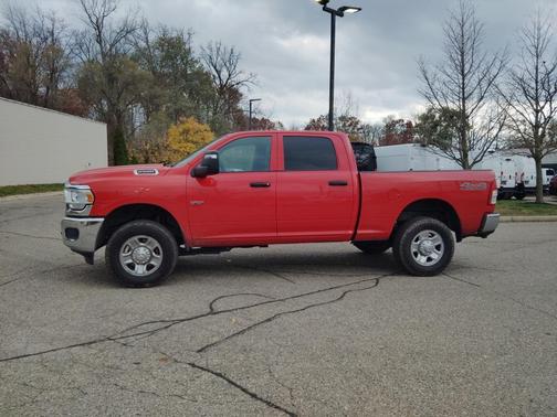 2024 RAM 2500 Tradesman Crew Cab 4x4 6'4' Box