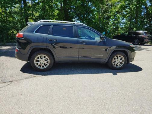 Brilliant Black Crystal Pearlcoat 2016 Jeep Cherokee Latitude