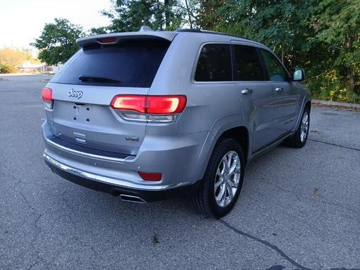 2020 Jeep Grand Cherokee Summit