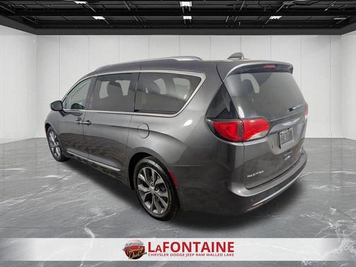 Granite Crystal Metallic Clearcoat 2018 Chrysler Pacifica Limited