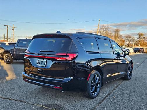 2026 Chrysler Pacifica L