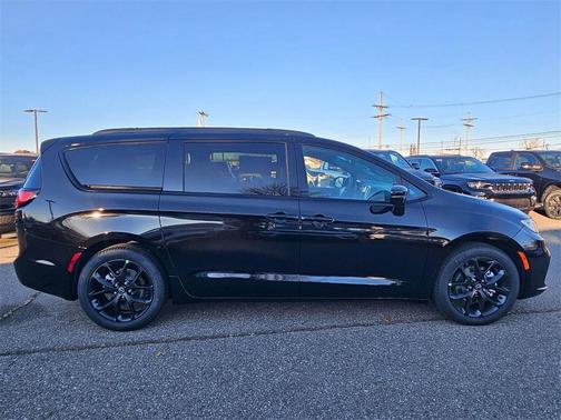 2026 Chrysler Pacifica L