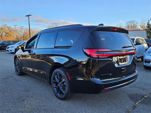 2026 Chrysler Pacifica L