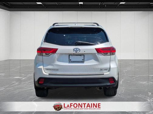 Blizzard Pearl 2017 Toyota Highlander SE