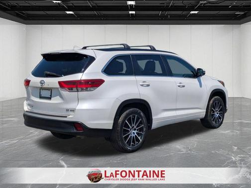 Blizzard Pearl 2017 Toyota Highlander SE