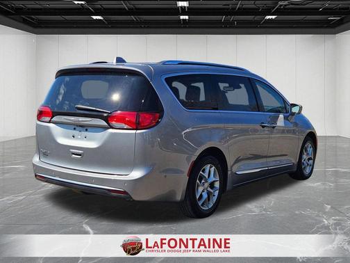 Billet Silver Metallic Clearcoat 2019 Chrysler Pacifica Touring L