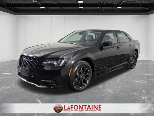 2023 Chrysler 300 Touring