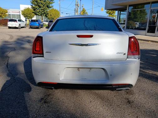 2016 Chrysler 300 S