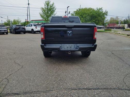 Diamond Black Crystal Pearlcoat 2021 RAM 1500 Big Horn/Lone Star