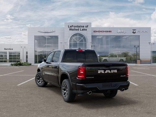 Diamond Black Crystal Pearl-Coat Exterior Paint 2026 RAM 1500 Laramie