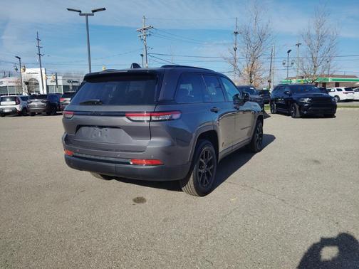 2024 Jeep Grand Cherokee Altitude